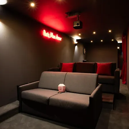 Duplex Cinema I Luxe Collection Apartment